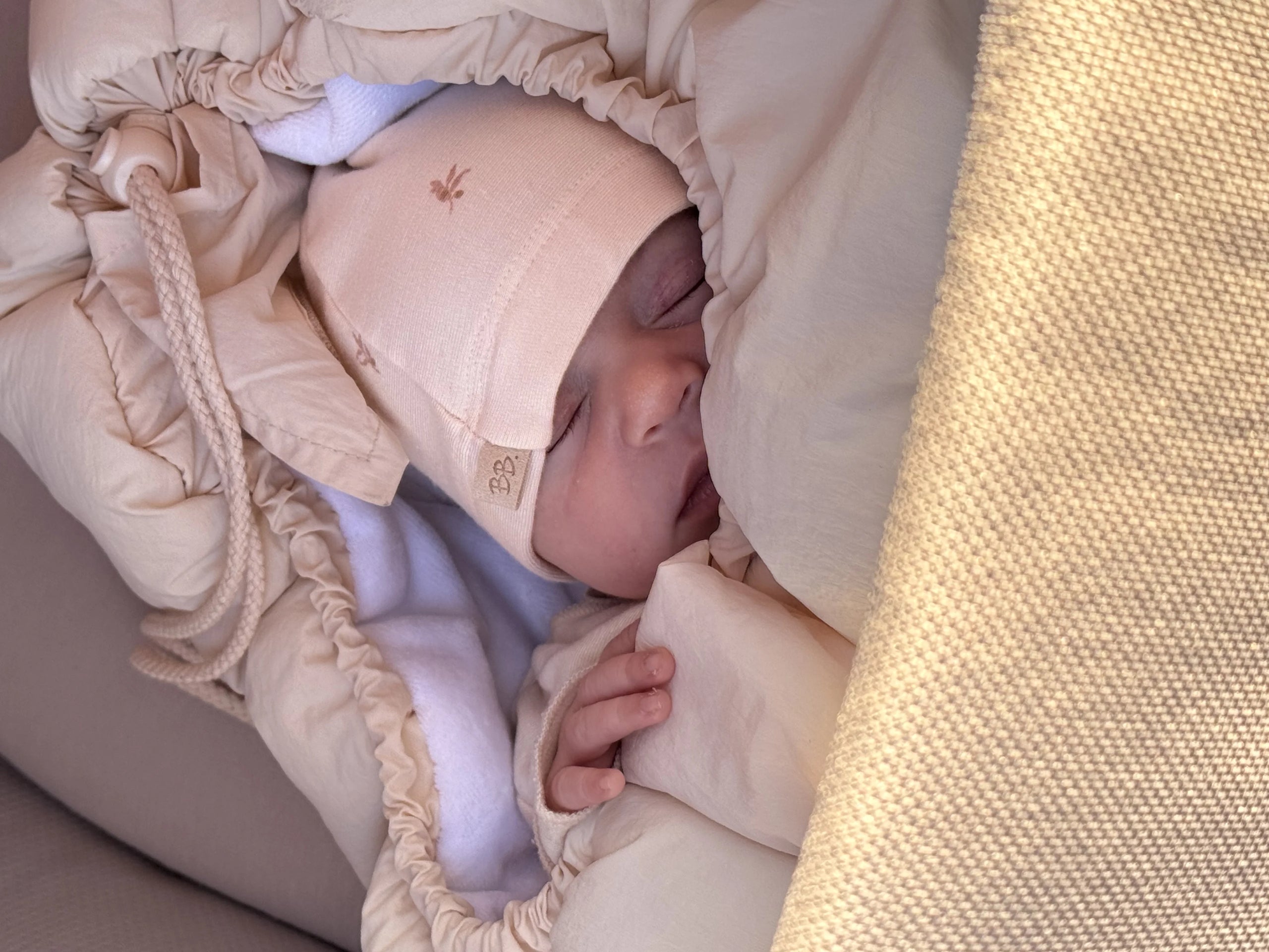 Hat newborn with Pure knot - OLIVES 413